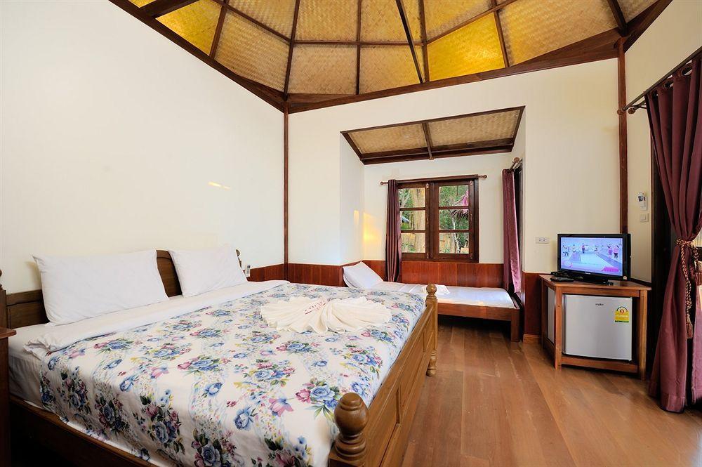Sunwaree Phi Phi Resort Екстер'єр фото