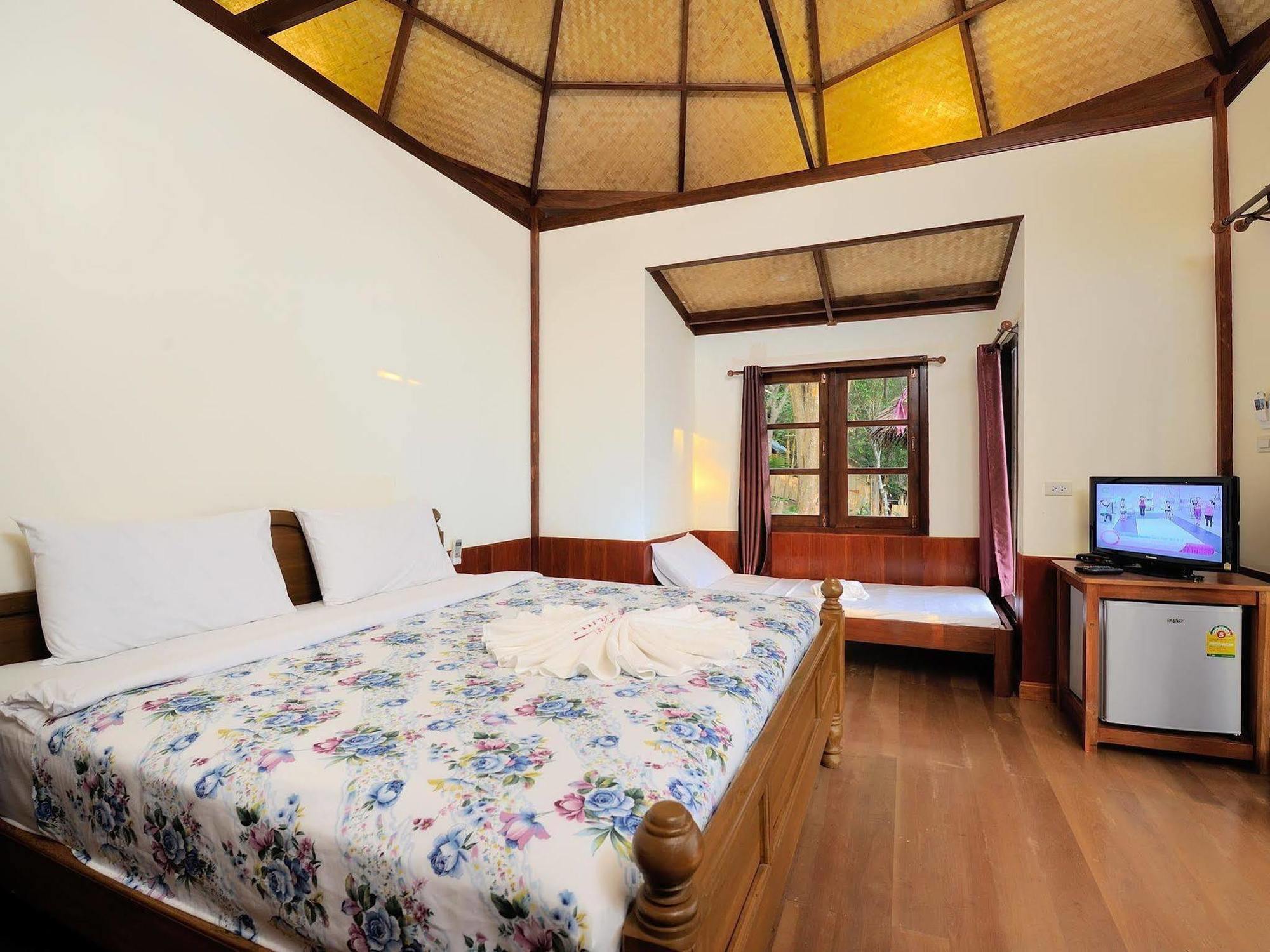 Sunwaree Phi Phi Resort Екстер'єр фото